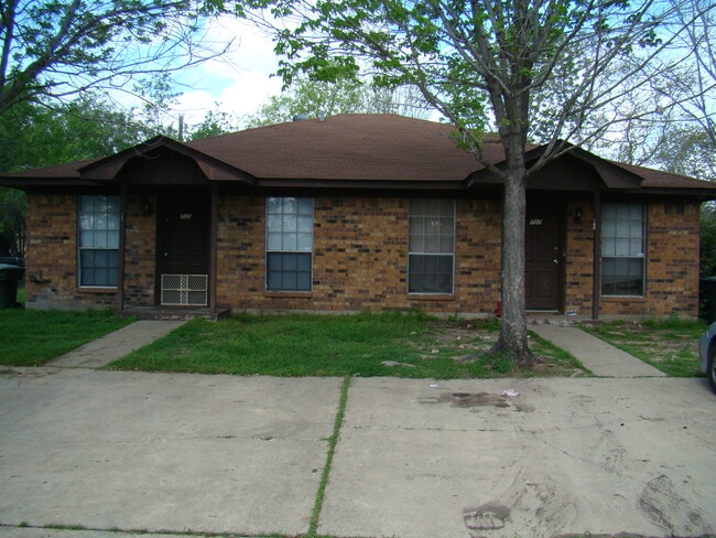 Photo - 707 Llano Place