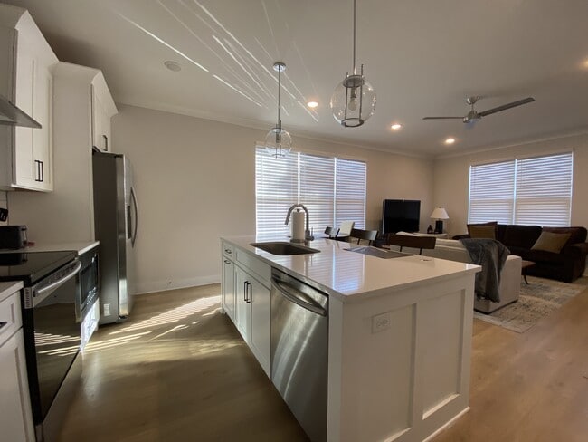 Photo - 105 Duke St