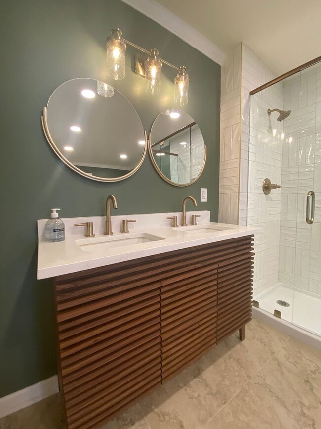 Building Photo - PRE-LEASE JULY 15th! - Adorable 4 bedroom 2.5 bath house in Athens, Ga.