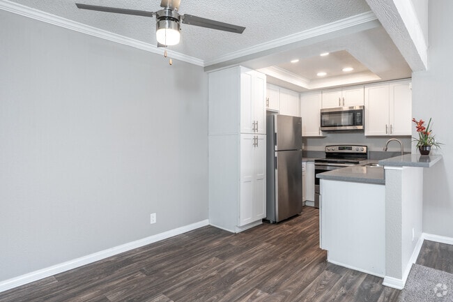 2BR, 2BA - 900SF - Kitchen