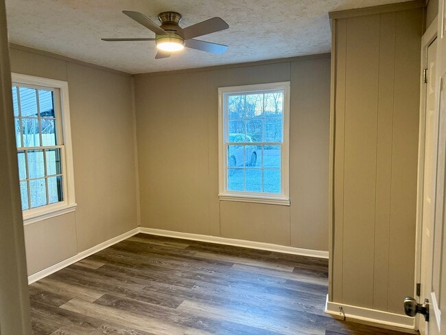 Photo - Cute 2 bedroom/ 1 bath Madison w/ Bonus Room