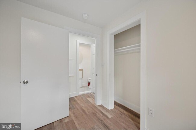 Photo - 111 W Queen Ln Unit 3F