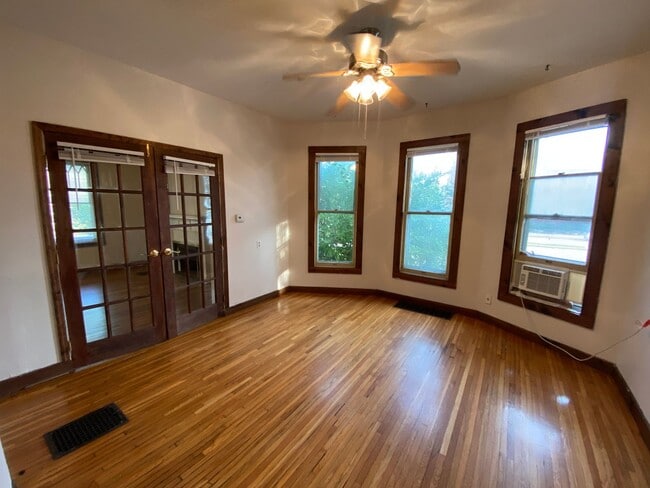 Photo - 2334 Indianola Ave Unit 2334