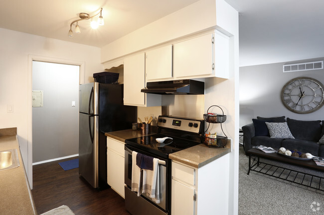 Carriage Hill Apartments - Dearborn Height... - Carriage Hill Apartments - Dearborn Height...