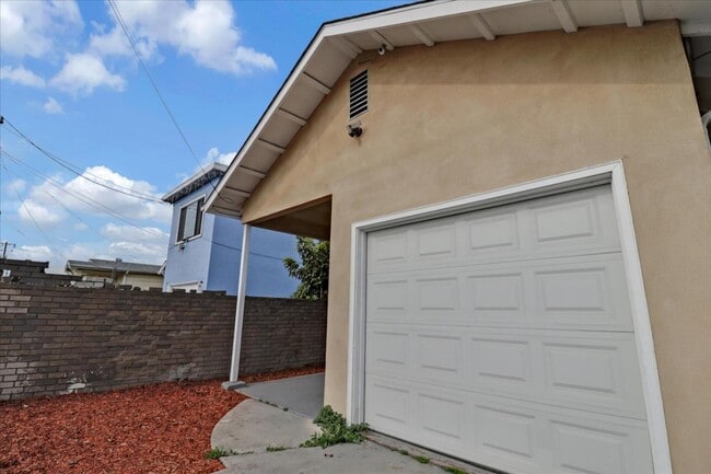 Photo - 683 Harbour Way