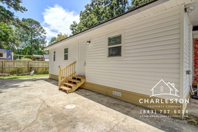 Building Photo - 816 E Estates Blvd Unit B