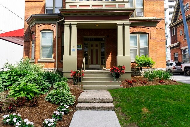 Photo - 155 MacLaren