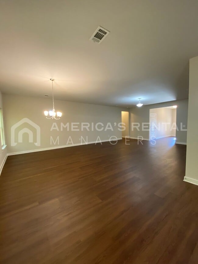 10953 Woodland Dr