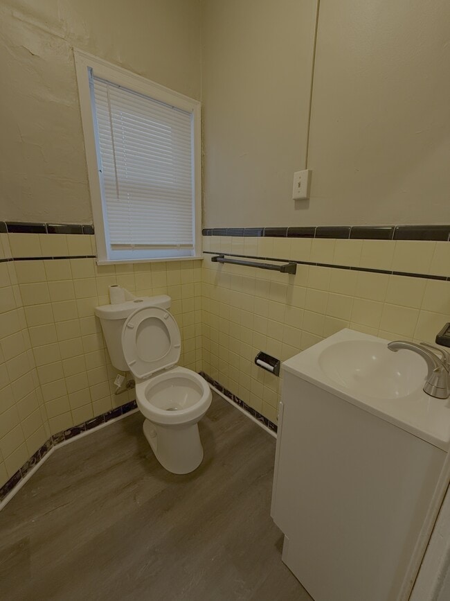 Photo - 1913 W 2nd St