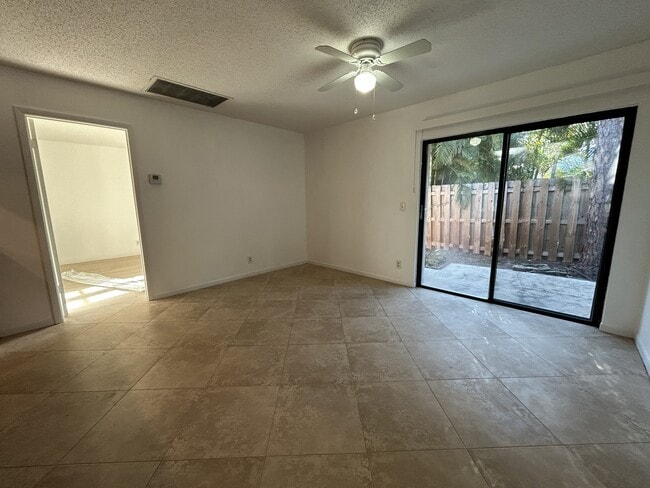 Photo - 1305 Periwinkle Pl