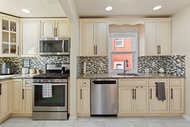 Photo - 640 Martense Ave