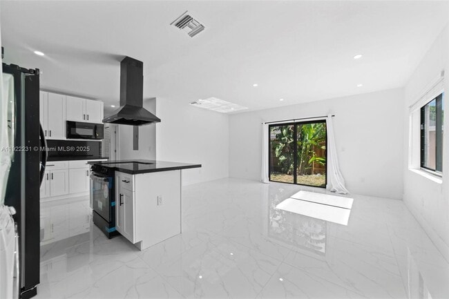 Photo - 1671 NE 174th St