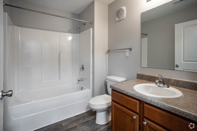 2 BR, 2 BA -Bathroom 1,000SF