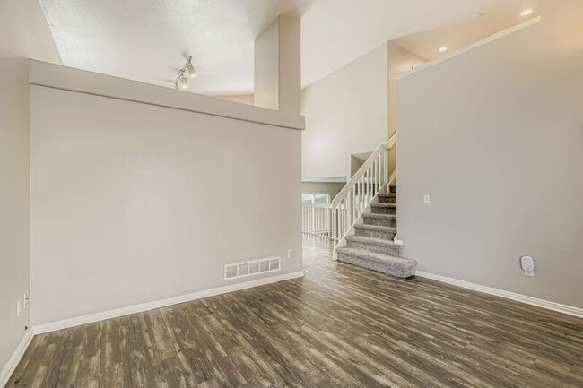 Photo - 1395 S Akron Way