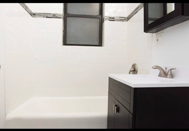 Photo - 3345 N Marshfield Ave