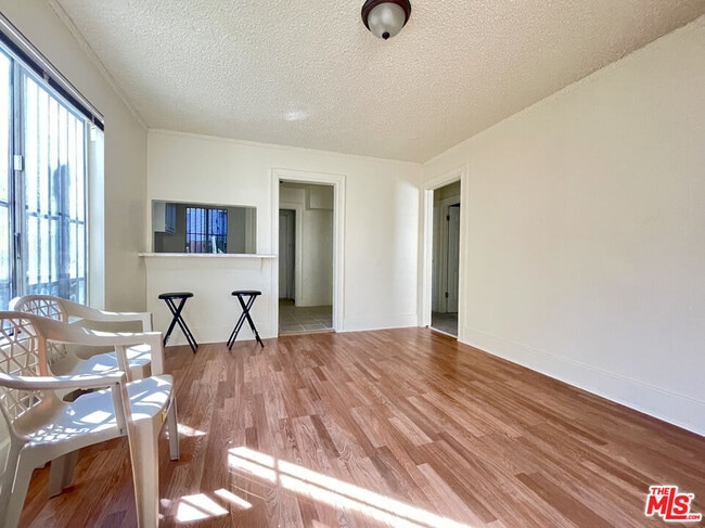 Photo - 711 W 54th St