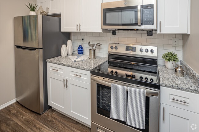 2BR, 1BA - 1,100SF