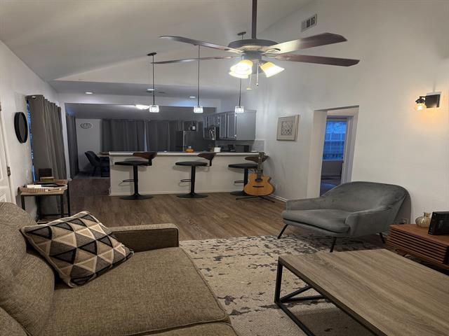 Photo - 4347 Travis St