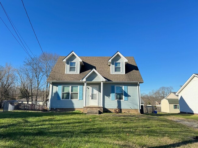 Building Photo - Cape Cod with 3 Bed/2 Bath with Basement!