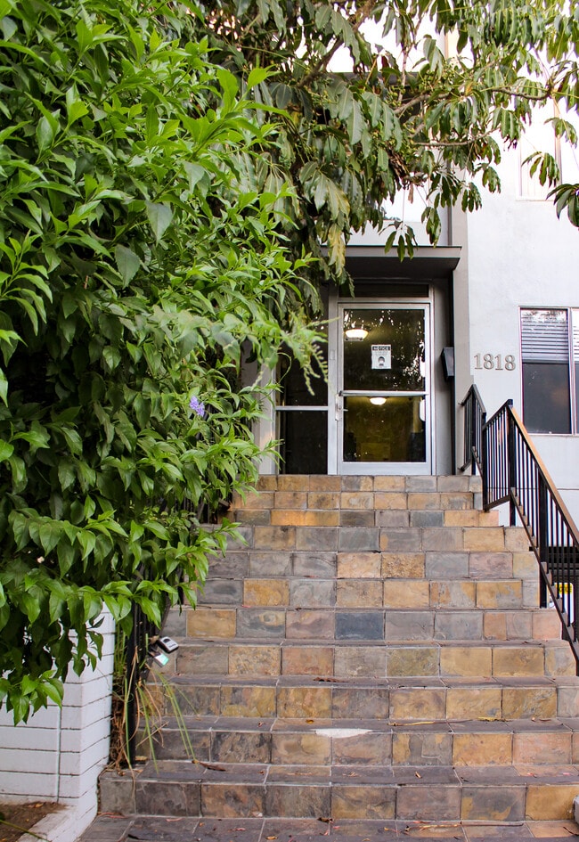 Photo - 1818 N New Hampshire Ave Unidad 204A