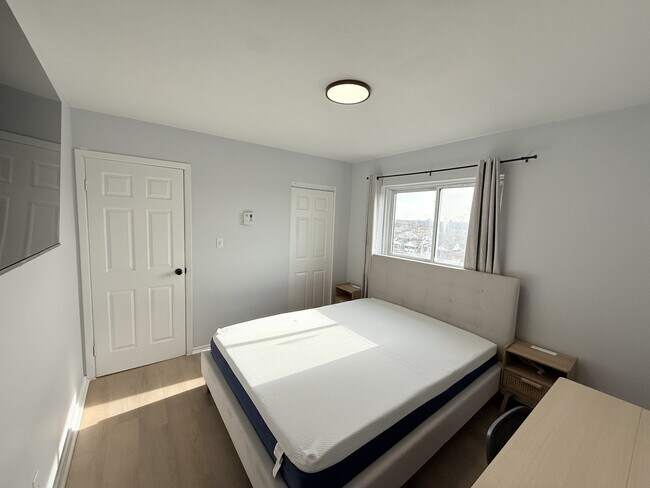 Photo - 1989 Wyandotte St W Unit 703