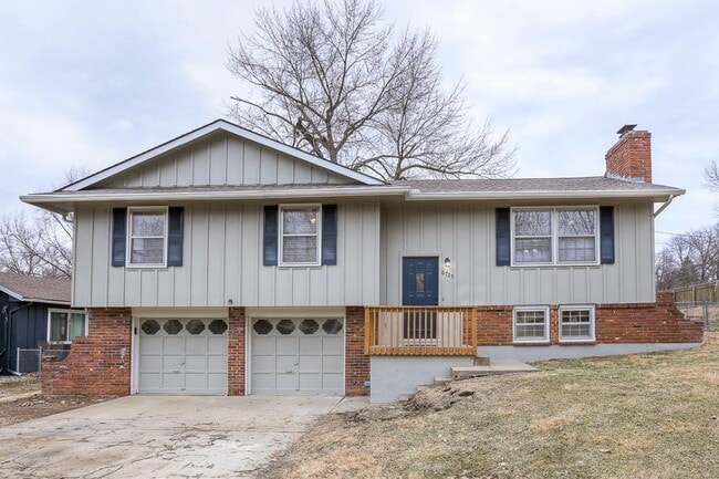 Building Photo - 6725 NW Hilldale Dr