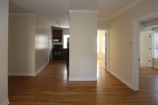 Building Photo - 3216 N Clifton Ave Unit J00P