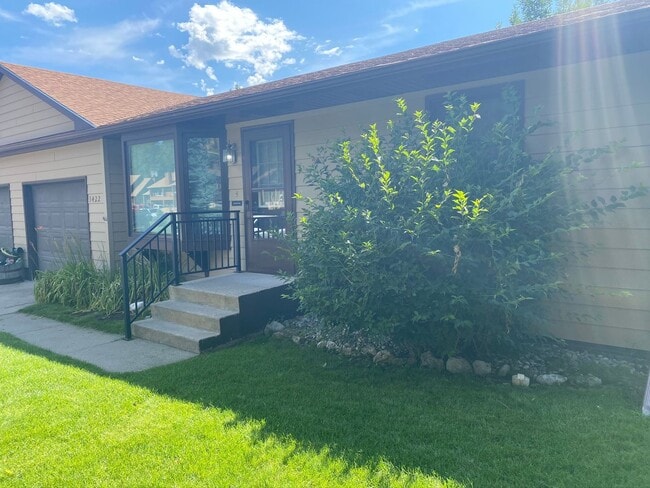 2 BEDROOM | 1 BATH | SINGLE LEVEL | GARAGE... - 2 BEDROOM | 1 BATH | SINGLE LEVEL | GARAGE... House