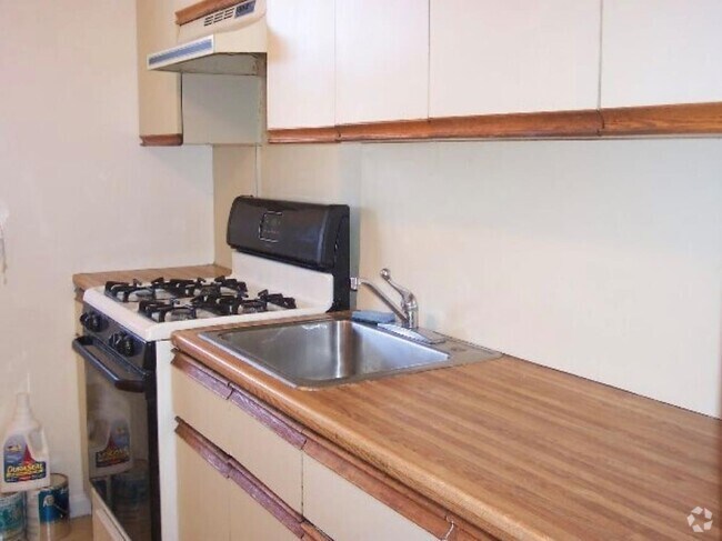 Building Photo - 210 Pelham Rd Unit 4g Rental