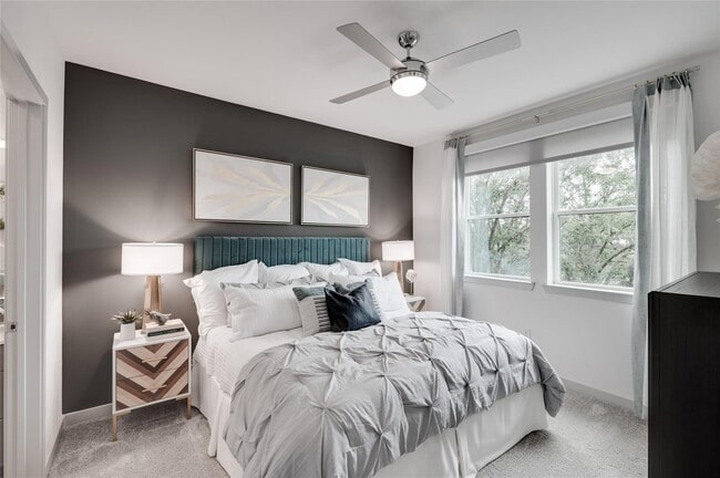 Building Photo - 3636 W Dallas St Unit 335