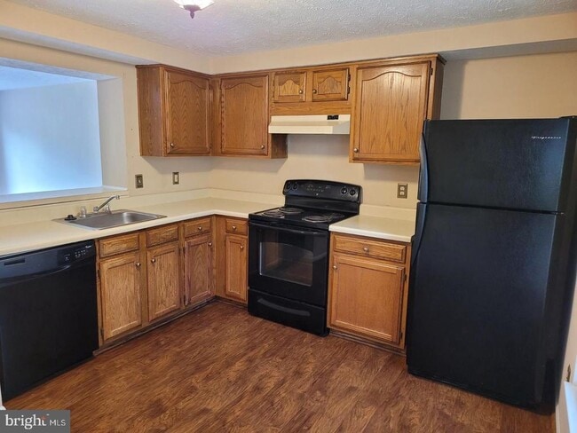 Photo - 104 Township Ct