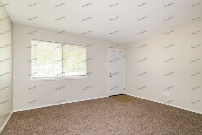 Photo - 680 Lexington Park
