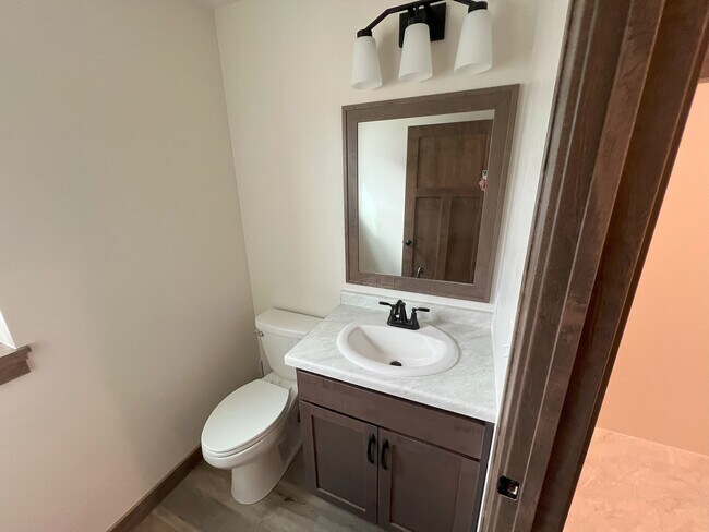 Photo - 215 Kamps St