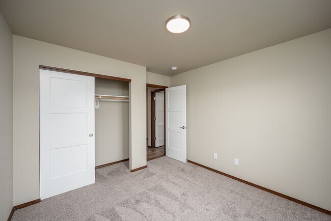 Photo - 3 Bed, 2 Bath house with fully fenced back yard and 2 car garage!