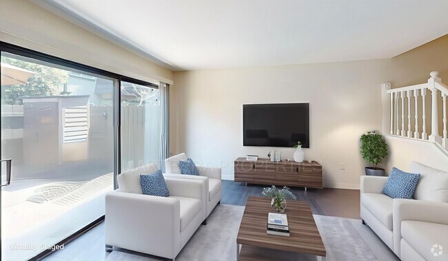 Building Photo - Beautifule Townhome, with AC, in Costa Mesa