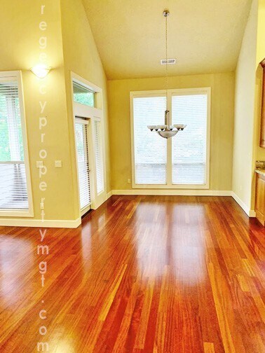 Photo - Entertainers dream! Spacious 4 bedroom hom...