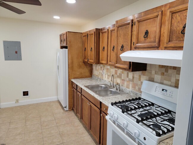 Photo - 1834 Beach Ave