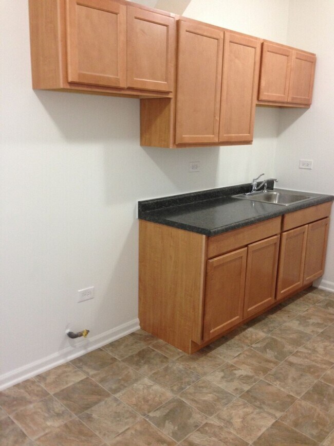 8256 S Loomis