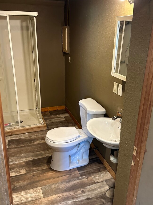 Photo - 951 William St