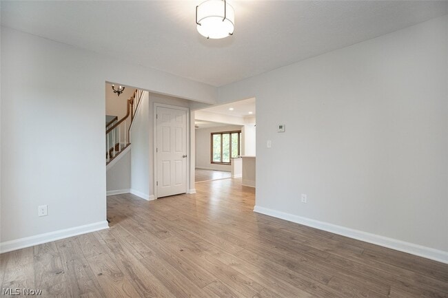 Photo - 7528 Lakedge Ct