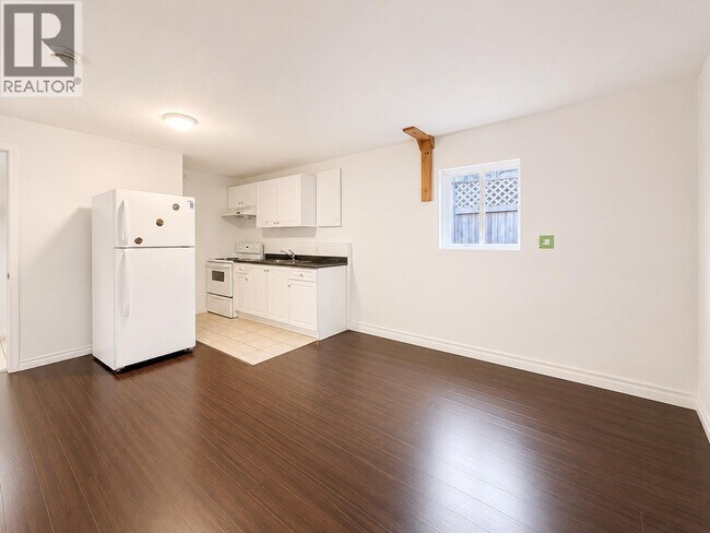 Photo - 5838 Kerr St