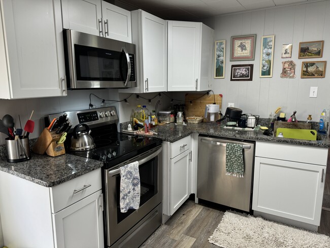 Building Photo - 38 Oak St Rental