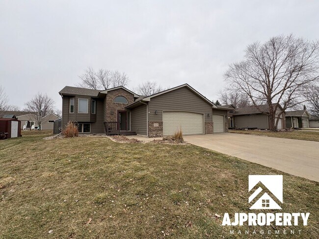 Photo - 5509 S Sarmar Ave