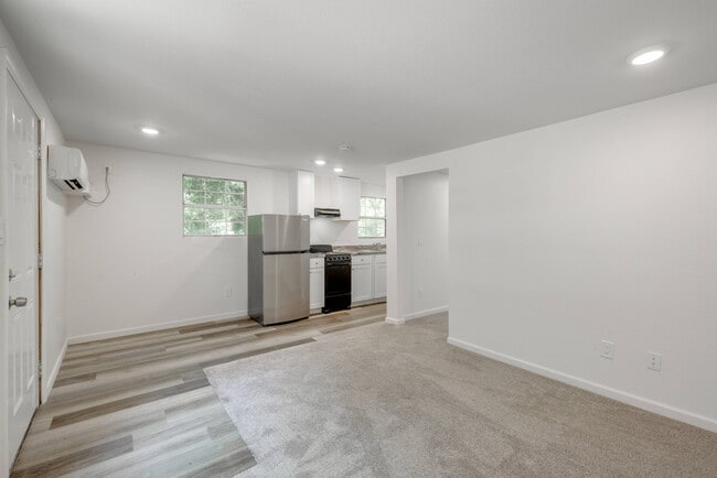 Building Photo - Laurel Lane Unit 104 Rental