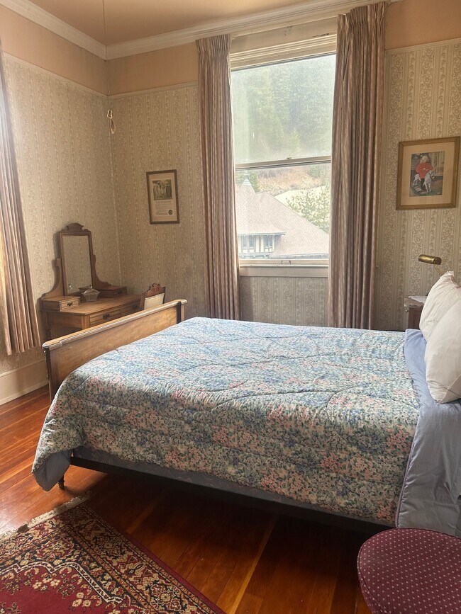 Photo - 304 6th St Unit Jameson Hotel