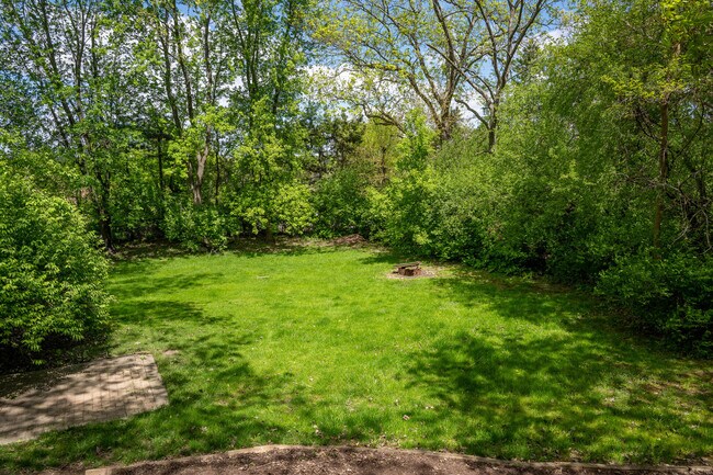 3516 Kings Lair Dr