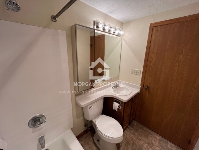 Photo - 320 Adams St