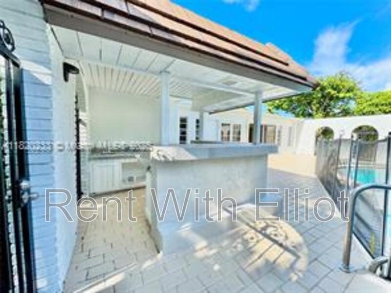 Photo - 4905 Harrison St