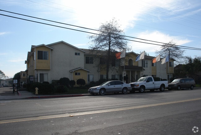 Sunrise Village Apartments - Mar at Chavez