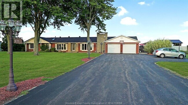 Photo - 1720 Lakeshore Rd 123